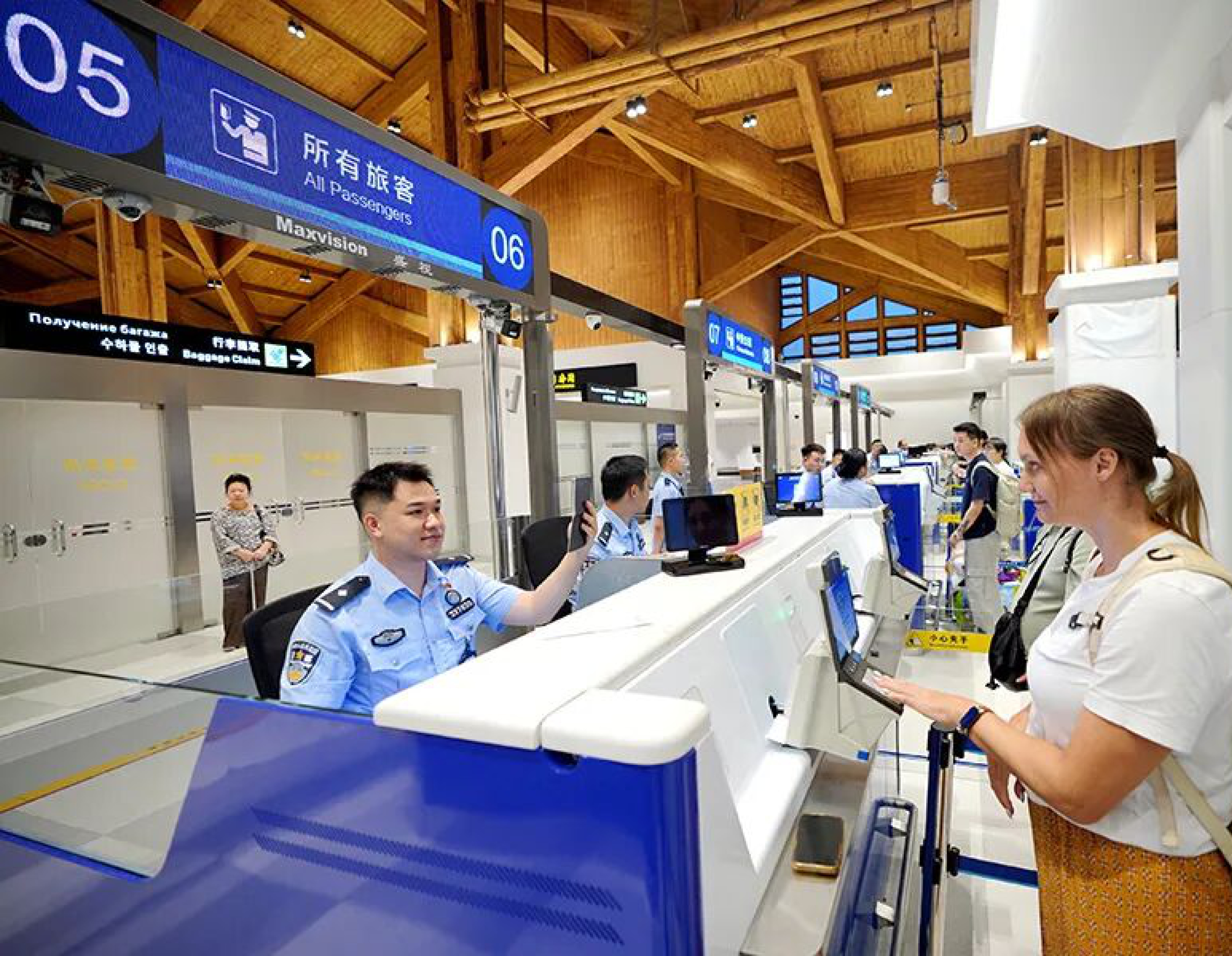 Hainan welcomes two millionth international passenger in 2025