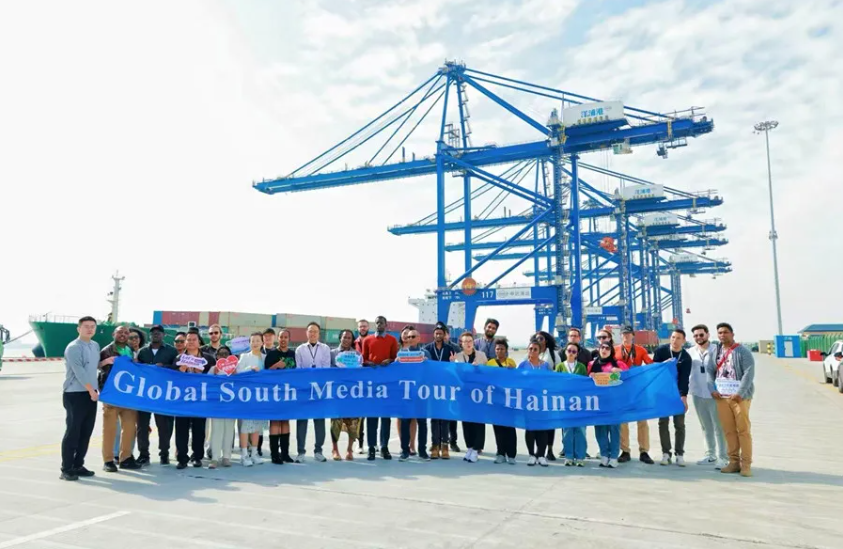 Global South Media Witness Yangpu Port's Dynamic Momentum