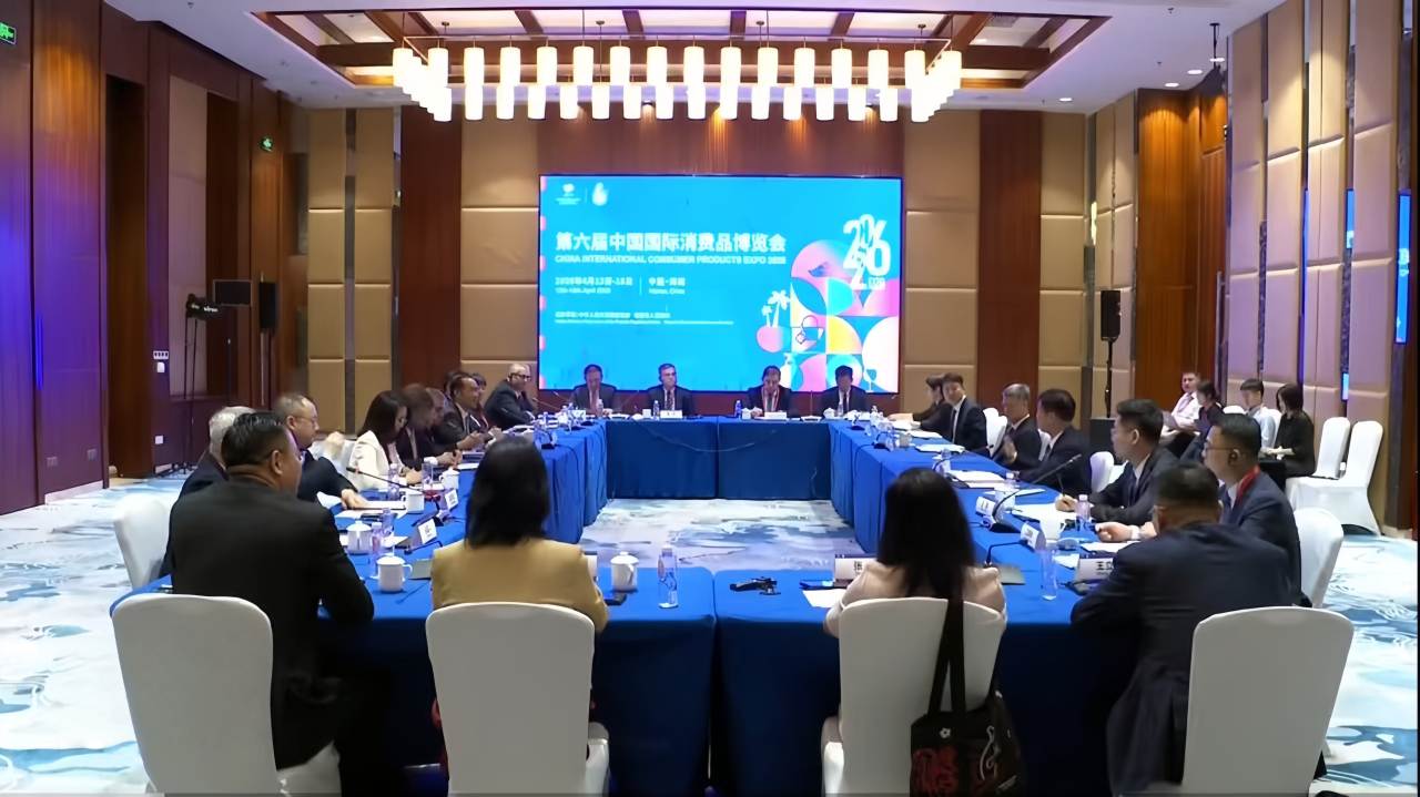 Liu Xiaoming Meets with Delegation from EU Chamber of Commerce in China and European Business