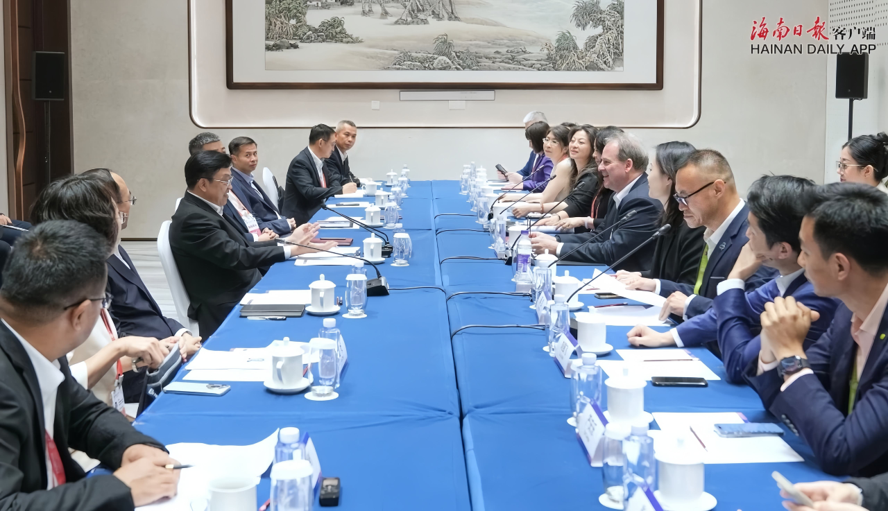 Feng Fei Meets US-China Business Council Delegation