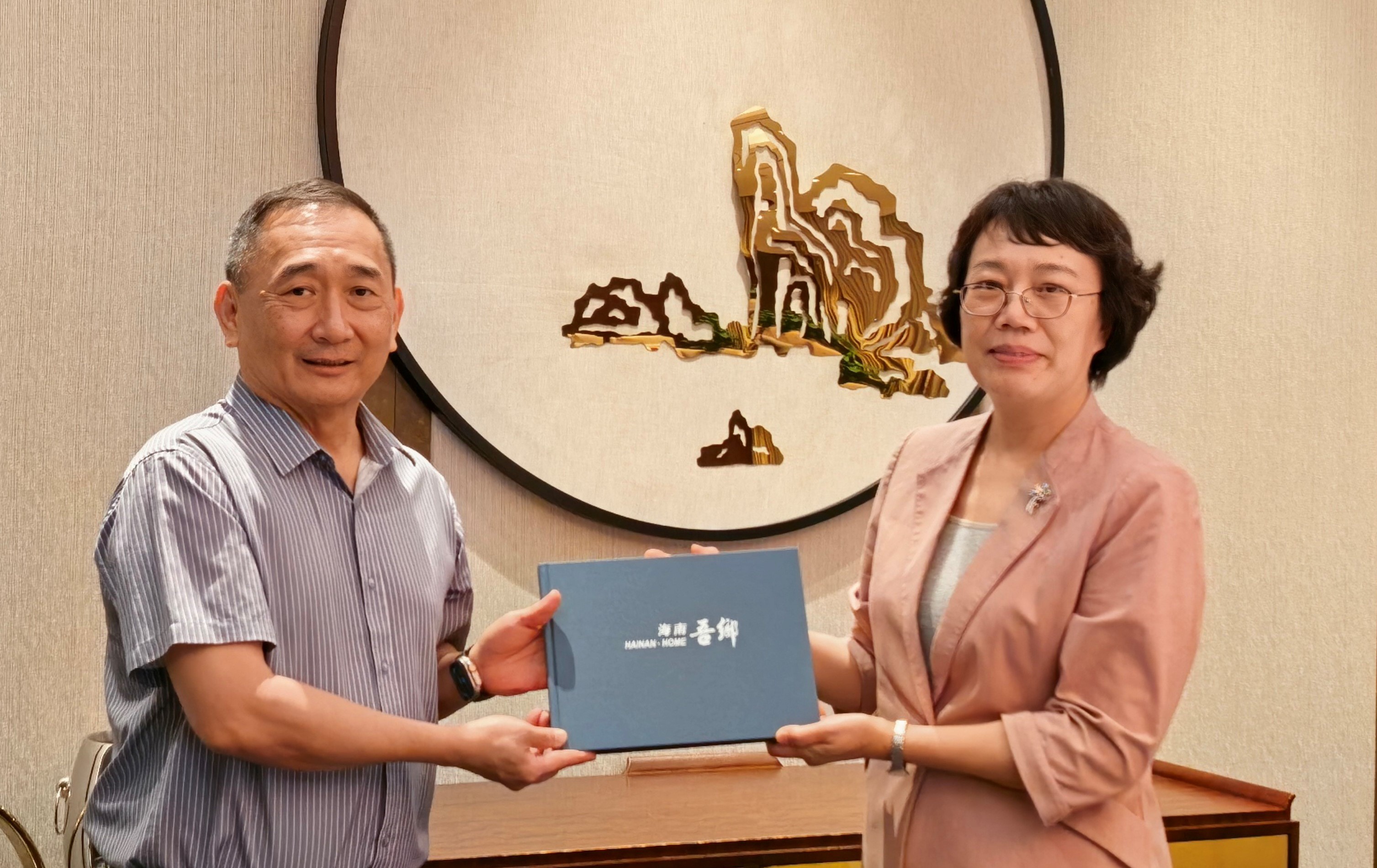 Fiji Ambassador to China Visits Hainan