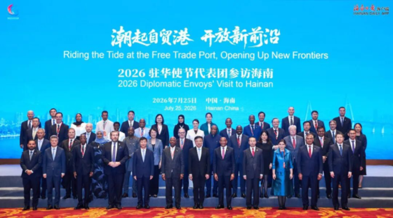 Feng Fei and Liu Xiaoming Meet with Delegation of Diplomatic Envoys Visiting Hainan