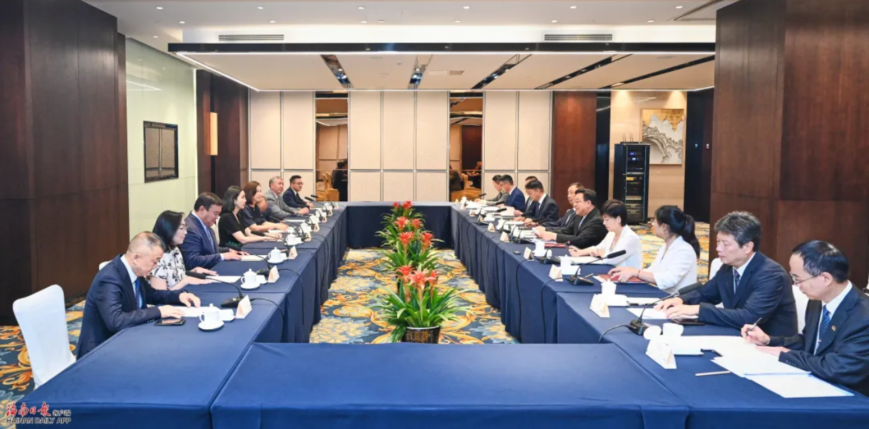Feng Fei Meets Ambassador of Kyrgyzstan to China Aktilek Musaeva