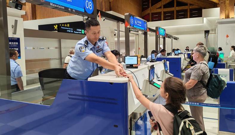 Hainan sees 13.4% rise in inbound and outbound travelers during National Day holiday